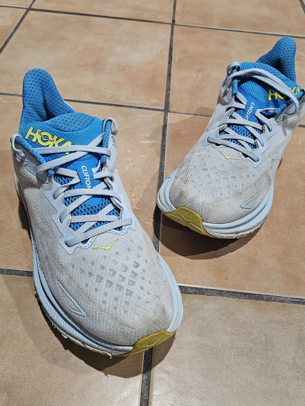 HOKA Clifton 9 Men's Running Shoes - size 12D